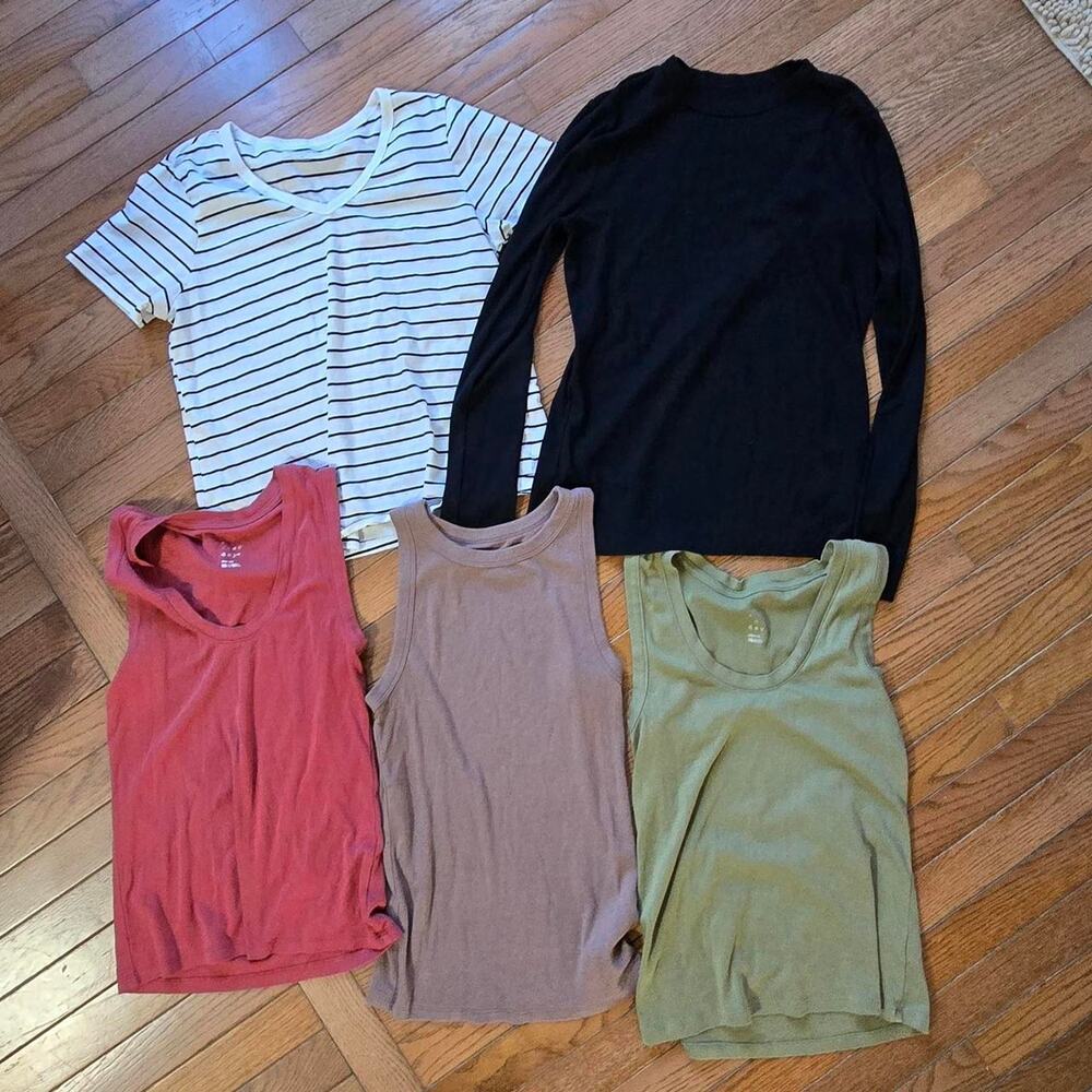 5 piece bundle of old navy and a new day target shirts medium.